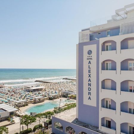 Hotel Alexandra - Beach Front - Healthy Xxl Breakfast & Brunch Until 12 30 - Parking Included มิซาโน อาดรีอาติโก ภายนอก รูปภาพ