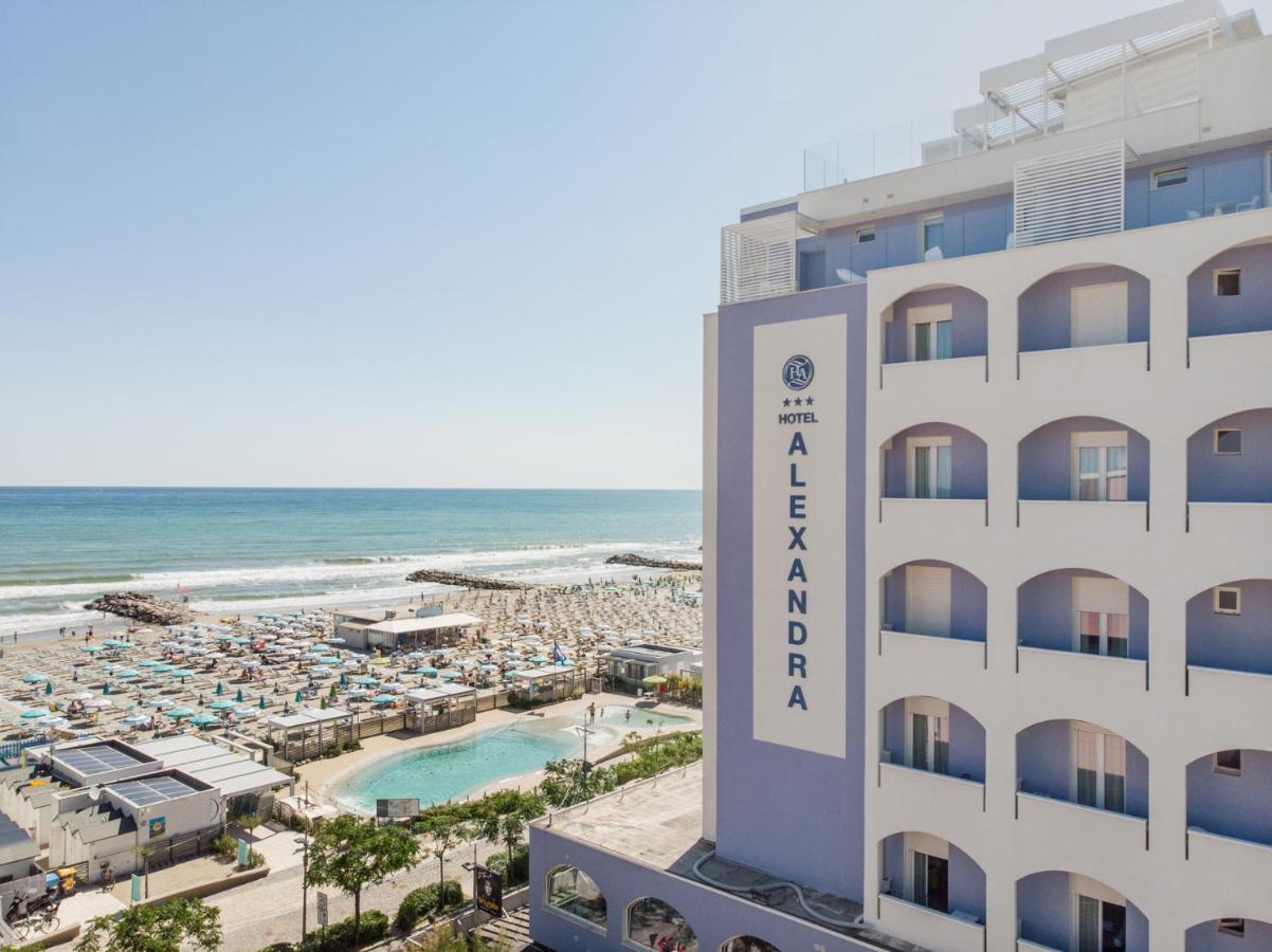 Hotel Alexandra - Beach Front - Healthy Xxl Breakfast & Brunch Until 12 30 - Parking Included มิซาโน อาดรีอาติโก ภายนอก รูปภาพ
