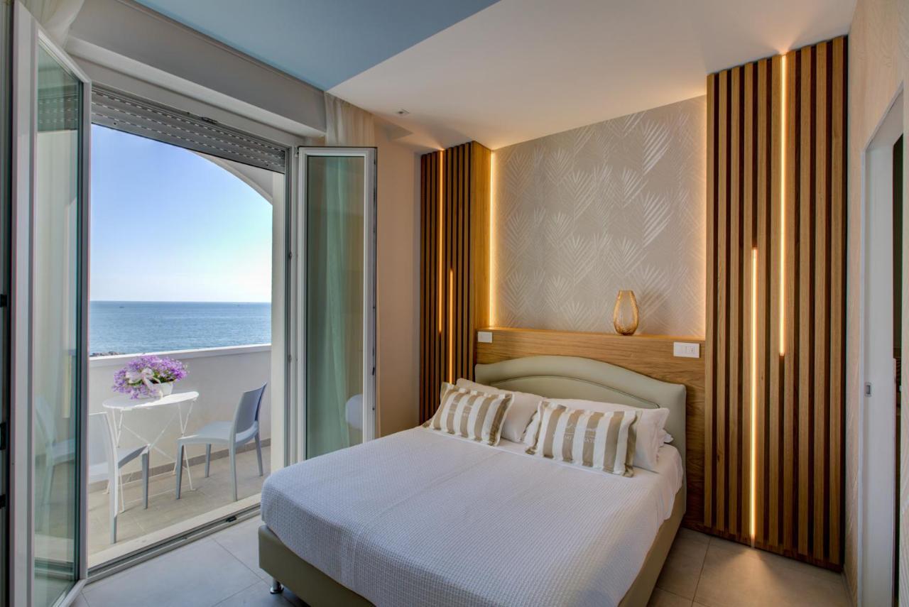 Hotel Alexandra - Beach Front - Healthy Xxl Breakfast & Brunch Until 12 30 - Parking Included มิซาโน อาดรีอาติโก ภายนอก รูปภาพ