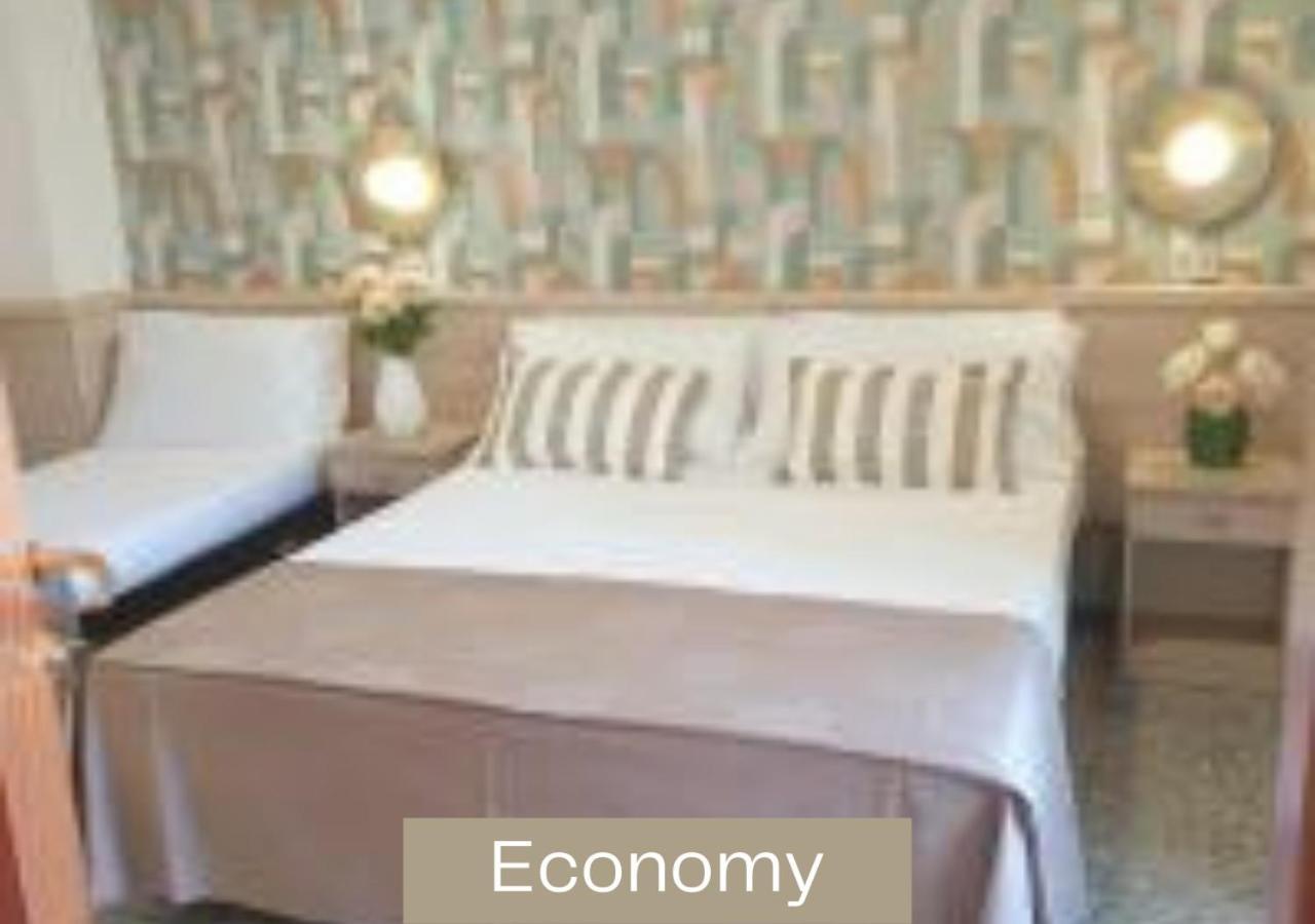Hotel Alexandra - Beach Front - Healthy Xxl Breakfast & Brunch Until 12 30 - Parking Included มิซาโน อาดรีอาติโก ภายนอก รูปภาพ