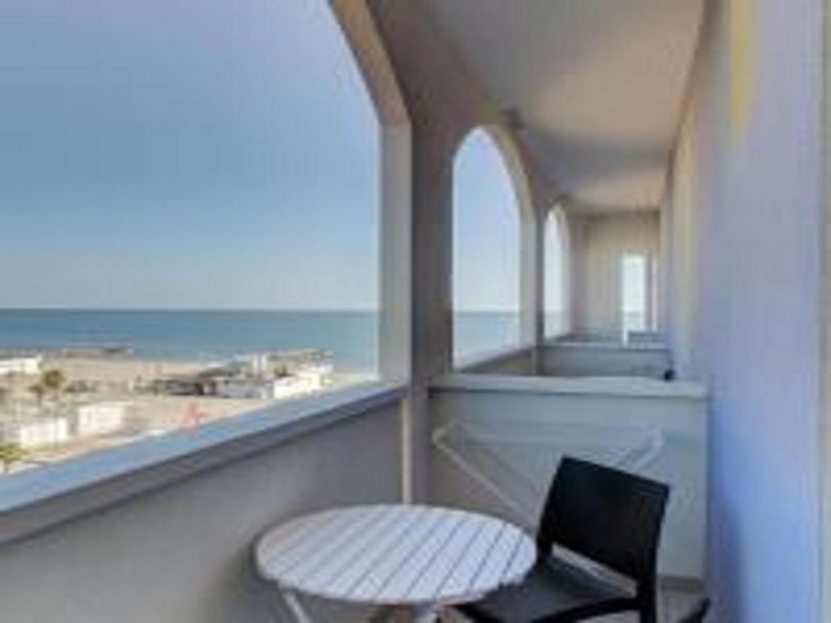 Hotel Alexandra - Beach Front - Healthy Xxl Breakfast & Brunch Until 12 30 - Parking Included มิซาโน อาดรีอาติโก ภายนอก รูปภาพ
