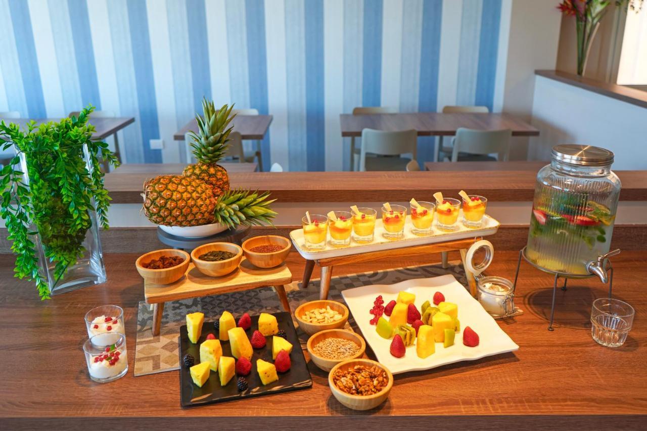 Hotel Alexandra - Beach Front - Healthy Xxl Breakfast & Brunch Until 12 30 - Parking Included มิซาโน อาดรีอาติโก ภายนอก รูปภาพ