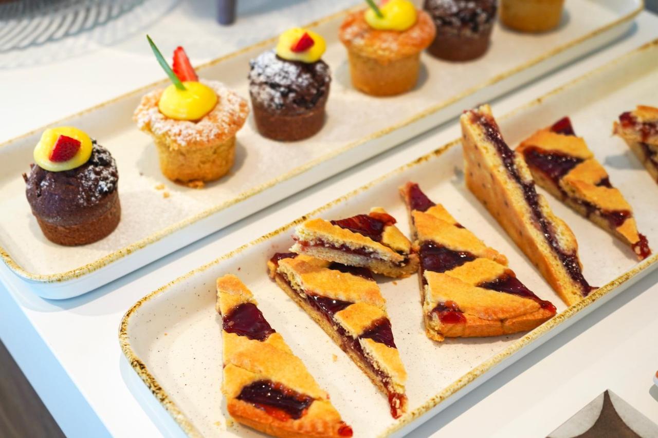 Hotel Alexandra - Beach Front - Healthy Xxl Breakfast & Brunch Until 12 30 - Parking Included มิซาโน อาดรีอาติโก ภายนอก รูปภาพ