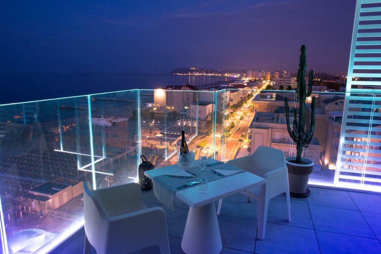 Hotel Alexandra - Beach Front - Healthy Xxl Breakfast & Brunch Until 12 30 - Parking Included มิซาโน อาดรีอาติโก ภายนอก รูปภาพ